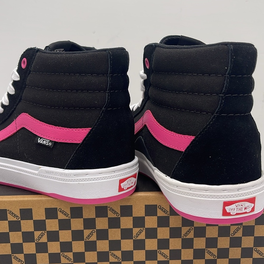 Vans WMNS Bmx Sk8-Hi Black/Magenta
VN0005V0KMN Sneakers - Picture 14 of 16